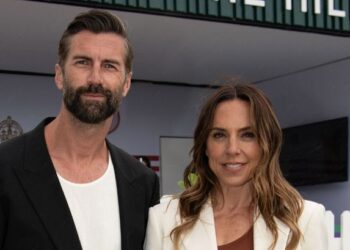 «Он сделал это идеально»: Мел Си из Spice Girls впервые рассказала о тайной свадьбе и невероятном предложении