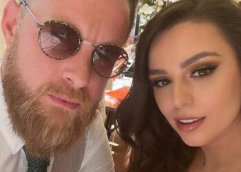 «Она ведёт себя неуважительно»: друзья бывшего мужа Шер Ллойд выступили с заявлением после громкого развода