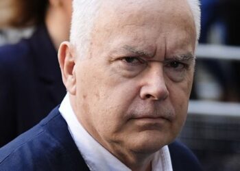 «Отвратительно»: бывший союзник Хью Эдвардса выступил против него после скандального возвращения