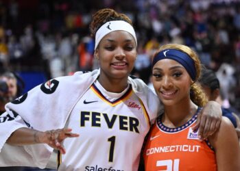 «Повела себя некрасиво»: звезда WNBA обвинила бывшую девушку в измене сразу с несколькими игроками