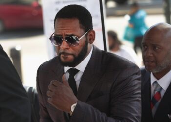R. Kelly просит Трампа о помиловании: адвокат подал прошение о смягчении 30-летнего срока