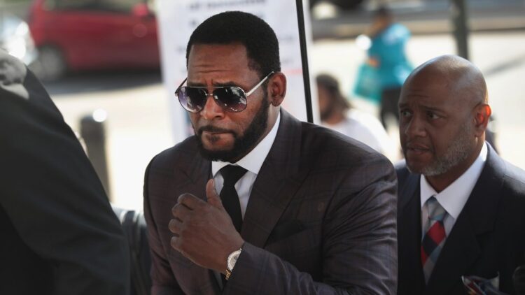 R. Kelly просит Трампа о помиловании: адвокат подал прошение о смягчении 30-летнего срока