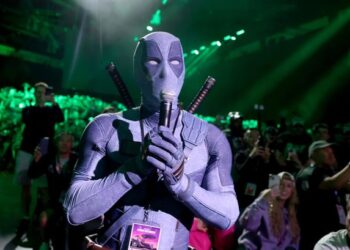 Райан Рейнольдс тайно пробрался на Comic-Con в костюме Дэдпула — и сделал сенсационное заявление