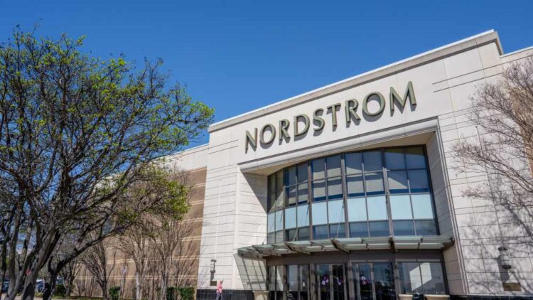 Распродажа Nordstrom: 15 лучших модных находок, которые разлетаются за часы
