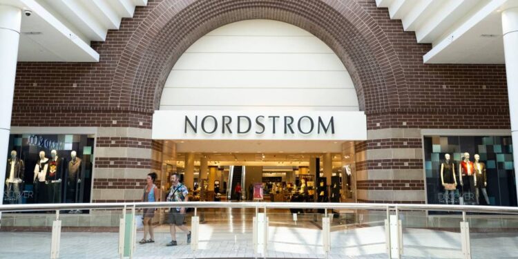 Распродажа Nordstrom: 17 лучших модных находок до $100