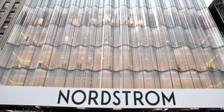 Распродажа Nordstrom’s Anniversary уже близко: лучшие скидки до 80% доступны прямо сейчас