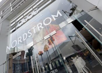 Распродажа в Nordstrom: 15 вещей, которые стоит купить прямо сейчас