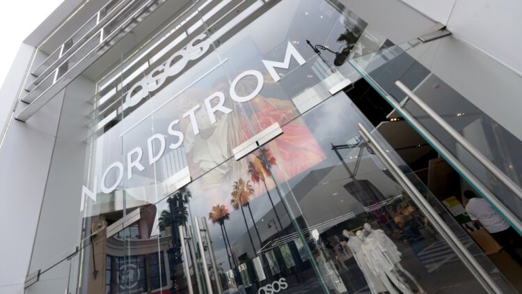 Распродажа в Nordstrom: 15 вещей, которые стоит купить прямо сейчас