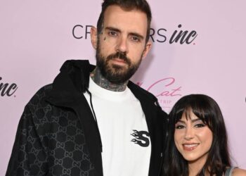 «Развод» с фальшивыми документами: блогера Adam22 засудил неизвестный от имени его жены