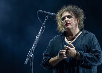 Роберт Смит из The Cure жёстко прошёлся по шоу в перерыве финала ЧМ: «Идите на х*й»