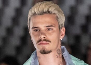 Ромео Бекхэм повторил легендарный образ отца в новой рекламе Tommy Hilfiger