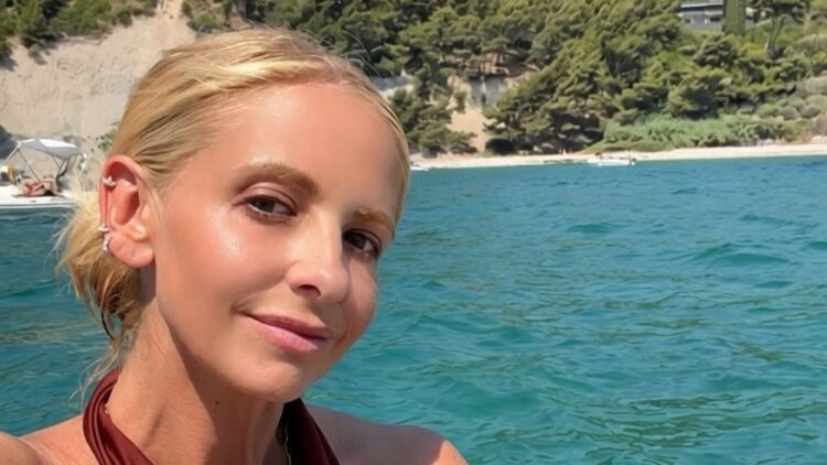 Сара Мишель Геллар показала идеальный пресс в купальниках