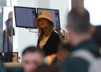 «Сегодня я уезжаю»: ведущая Today Savannah Guthrie покинула Нью-Йорк после проникновения в студию