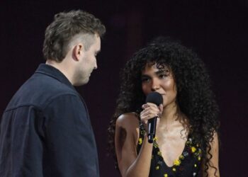 Сэм Фендер и Оливия Дин побили 32-летний рекорд чартов с хитом Rein Me In