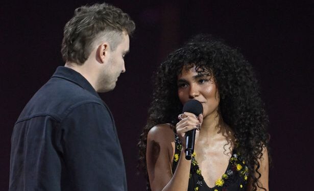 Сэм Фендер и Оливия Дин побили 32-летний рекорд чартов с хитом Rein Me In