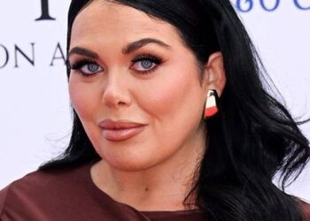 Скарлетт Моффатт снова в трауре: звезда «Gogglebox» сообщила о новой утрате в семье