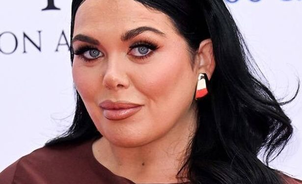 Скарлетт Моффатт снова в трауре: звезда «Gogglebox» сообщила о новой утрате в семье