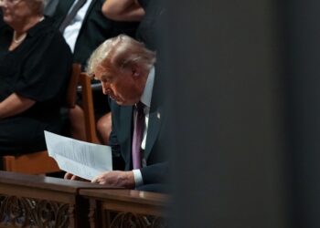 «Снова уснул»: Белый дом жёстко ответил на слухи о Трампе на похоронах Линдси Грэма