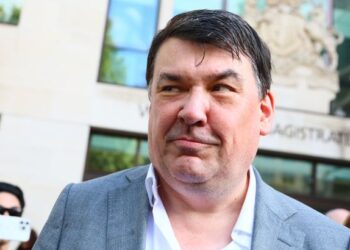 Создатель «Отца Теда» отсудил у лондонской полиции £25 тысяч