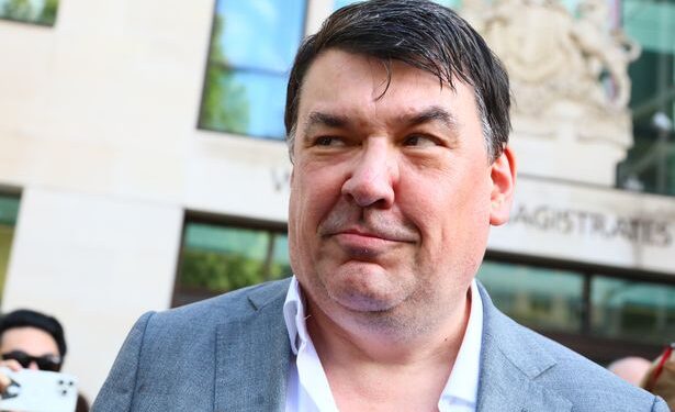 Создатель «Отца Теда» отсудил у лондонской полиции £25 тысяч