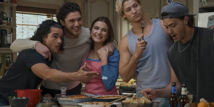 Создатель сериала «Off Campus» опроверг слухи о гендерном разрыве в зарплатах