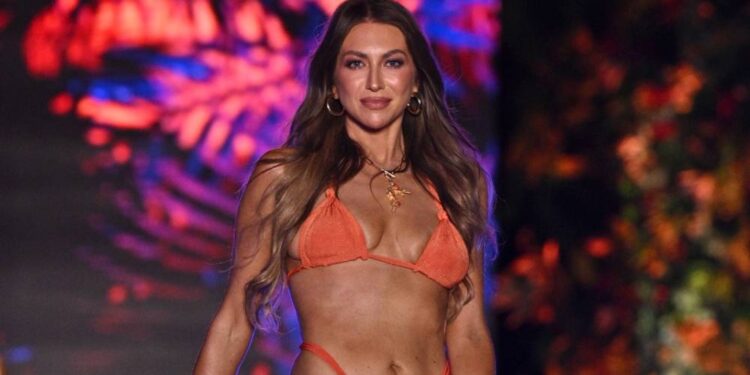 Стасси Шредер: тролли сравнили меня с Губкой Бобом после шоу SI Swimsuit
