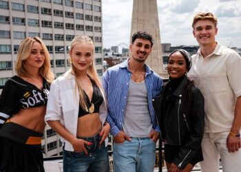 Strictly Come Dancing представил 5 новых профи после чисток