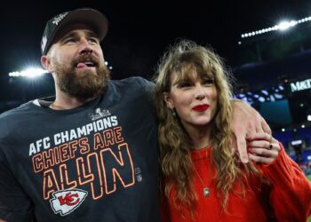 «Свадьба как под грифом „секретно“»: игрок NFL Кайл Ющик пошутил про NDA на торжестве Трэвиса Келси и Тейлор Свифт