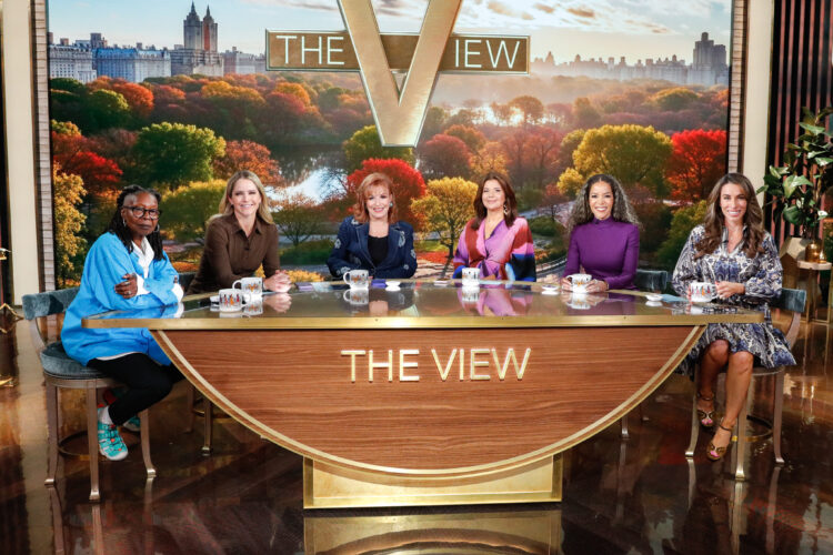 «The View» затягивает пояса: любимый эпизод шоу отменяют, а звёздам урезают гардероб