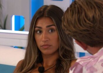 Участница «Love Island» устроила скандал из-за работы коллеги: «Возвращайся в National Rail»
