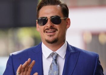 Участник Blue может сесть в тюрьму: Ли Райан проиграл апелляцию по делу о нападении на борту самолёта