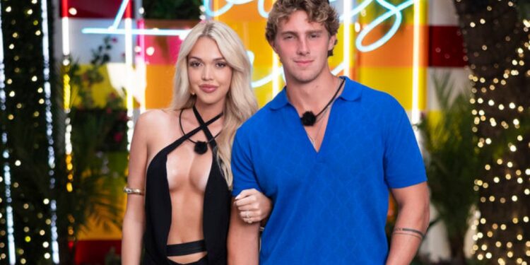 Участник «Love Island USA» переживает из-за отсутствия комплиментов от партнёрши
