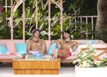 Участник «Love Island USA» Зак Джорджу пошутил, что хочет уединиться с Брайсом