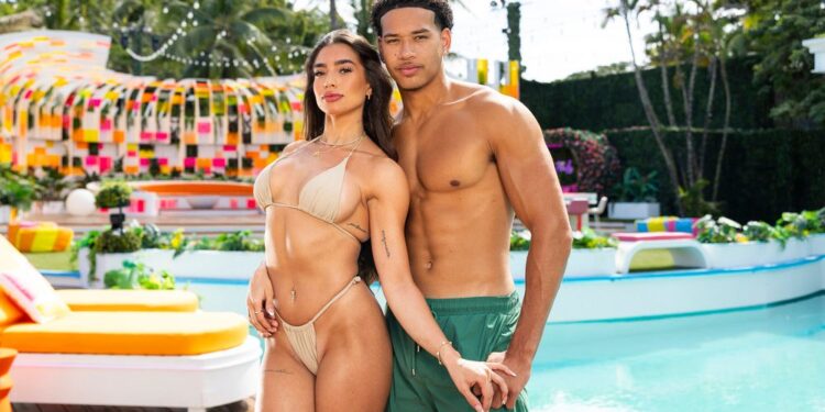 Участники «Love Island USA» Пармида и Корбин опровергли слухи о «поверхностных отношениях»