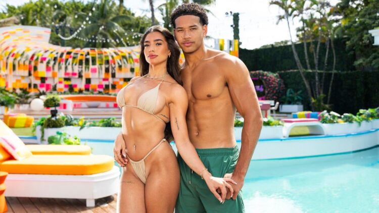 Участники «Love Island USA» Пармида и Корбин опровергли слухи о «поверхностных отношениях»