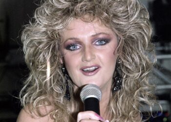 Умерла Бонни Тайлер — легендарная исполнительница хита «Total Eclipse of the Heart»