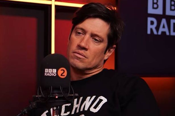 Вернон Кей едва не попрощался с BBC Radio 2 после неловкой оговорки в эфире