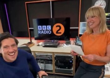 Вернон Кей извинился перед Сарой Кокс за старое прозвище в эфире BBC Radio 2