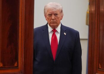 Защитник сборной Аргентины проигнорировал рукопожатие Трампа на финале ЧМ-2026