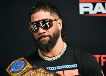 Жена звезды WWE Джея Усо подала на развод после 12 лет брака