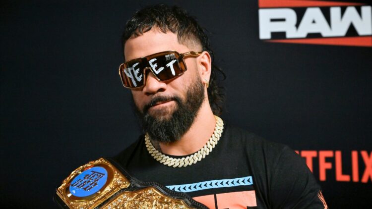 Жена звезды WWE Джея Усо подала на развод после 12 лет брака
