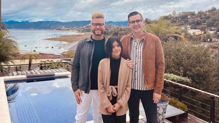 Звезда «90 Day Fiancé» Армандо воссоединился с дочерью и мужем в больнице