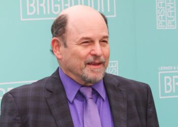 Звезда «Сайнфелда» извинился перед Кортни Стодден за неподобающий скетч