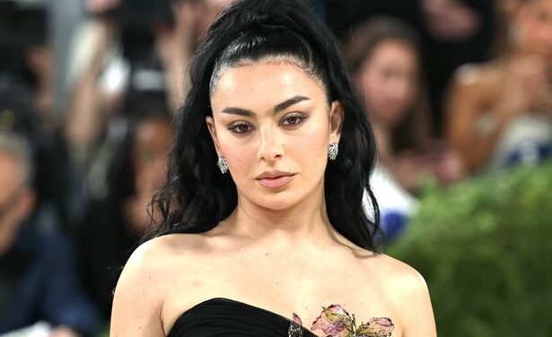 Charli XCX празднует день рождения: фанаты узнали её настоящий возраст