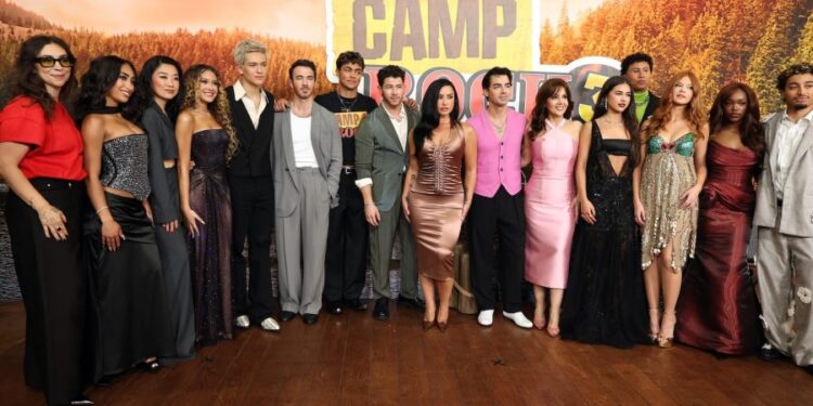 Деми Ловато и Jonas Brothers воссоединились в Camp Rock 3