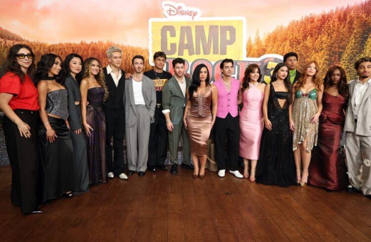Деми Ловато и Jonas Brothers воссоединились в Camp Rock 3