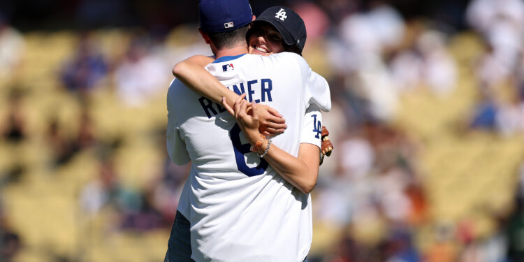 Дети Роба Райнера почтили память отца на матче Dodgers