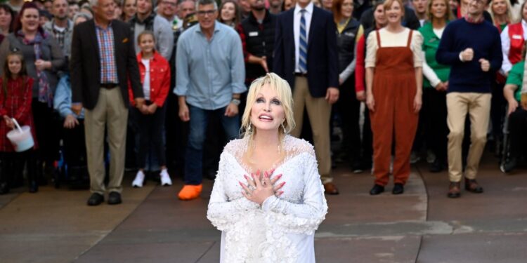 Долли Партон умерла: президент Dollywood скорбит о «главном мечтателе»