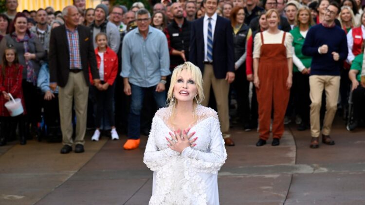 Долли Партон умерла: президент Dollywood скорбит о «главном мечтателе»