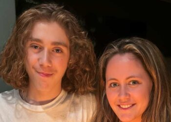 Джанель Эванс поздравила старшего сына Джейса с 17-летием. Праздник пришёлся на непростой для семьи период — об этом звезда реалити-шоу «Teen Mom» рассказала в личном блоге.